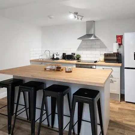 Luxury Lower-Level One Bed Apt Leeds  Exterior photo