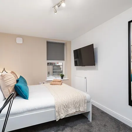 Luxury Lower-Level One Bed Apt Leeds  Exterior photo